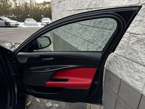 Used 2018 Jaguar XE S image 33