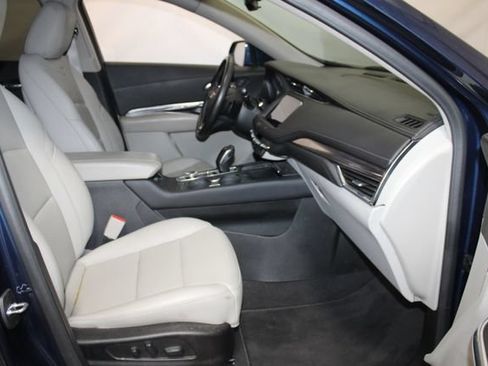 Used 2019 Cadillac XT4 Luxury w/ Cold Weather Package AWD/4WD image 11
