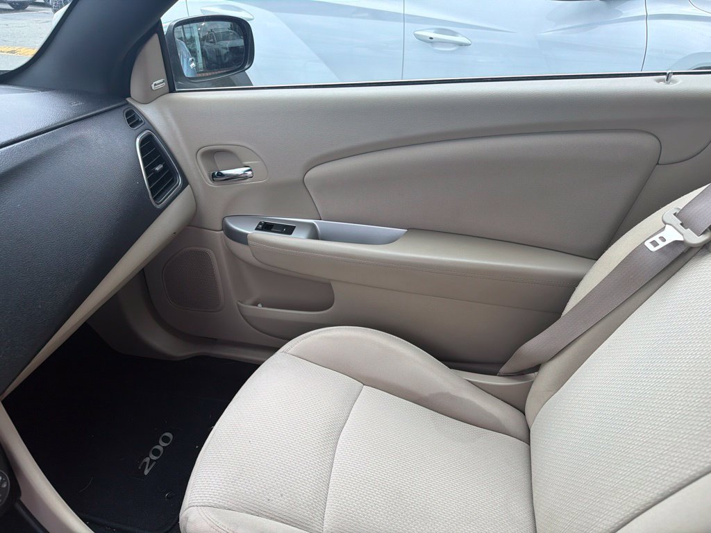 Used 2014 Chrysler 200 Limited FWD image 15