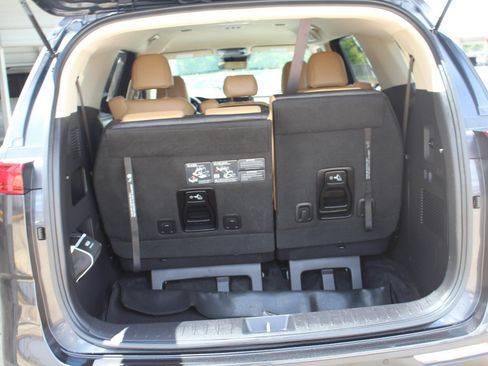 Used 2024 Kia Carnival LX FWD image 22