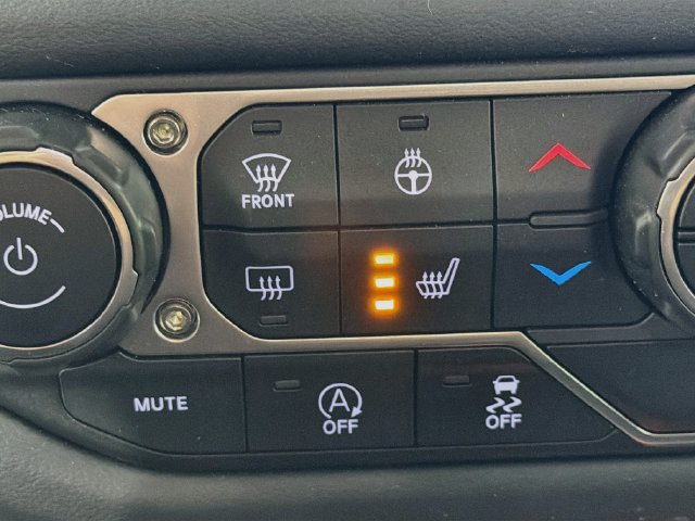 Used 2026 Jeep Wrangler Unlimited Rubicon AWD/4WD image 24