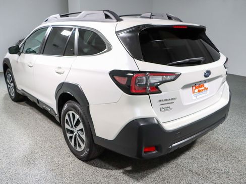 Used 2024 Subaru Outback Premium AWD/4WD image 9