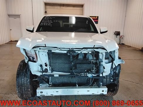 Used 2017 Toyota Tacoma TRD Off-Road image 7