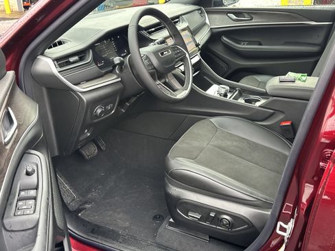 New 2026 Jeep Grand Cherokee Altitude image 29