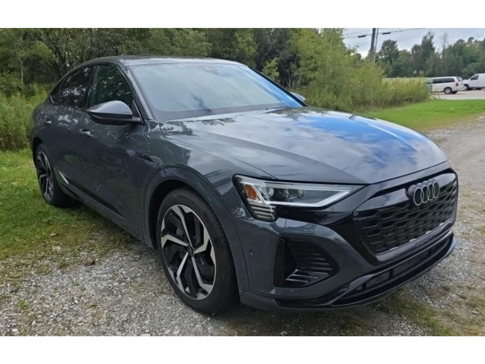 Used 2024 Audi Q8 e-tron Premium Plus w/ Premium Plus Package AWD/4WD image 2