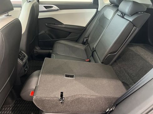New 2025 Volkswagen Taos SE image 16