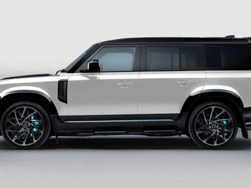 Used 2025 Land Rover Defender 110 V8 AWD/4WD image 3