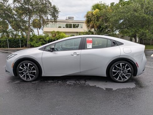 New 2025 Toyota Prius Plug-In Hybrid FWD image 7