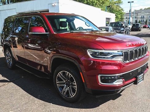 Used 2022 Jeep Wagoneer Series III image 3