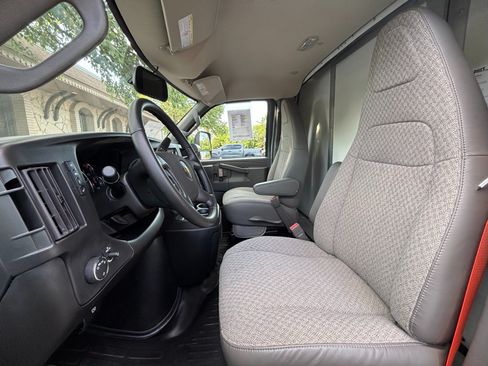 Used 2022 Chevrolet Express 3500 w/ Power Convenience Package RWD image 14