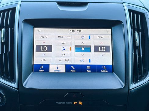 Used 2020 Ford Edge SE image 13