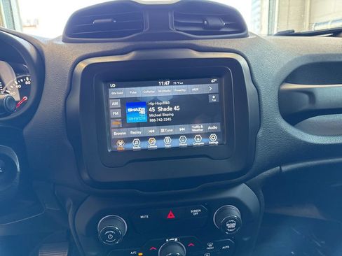 Used 2019 Jeep Renegade Latitude AWD/4WD image 13