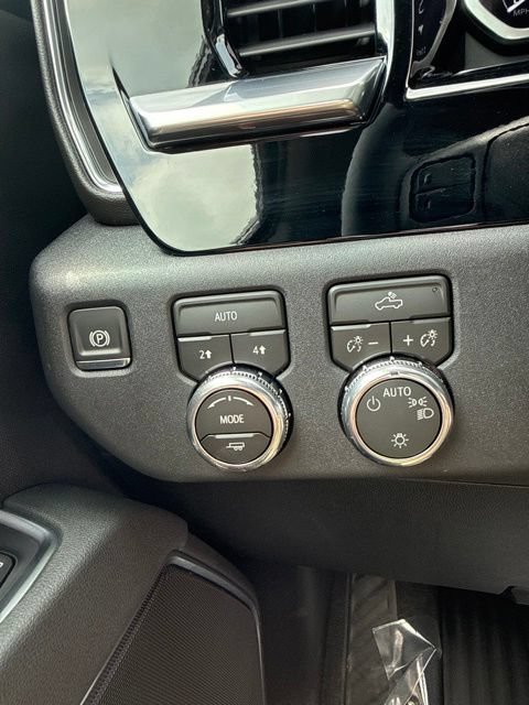 New 2026 GMC Sierra 1500 SLE w/ Preferred Package AWD/4WD image 31
