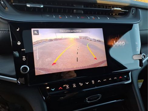 New 2026 Jeep Grand Cherokee Laredo image 19