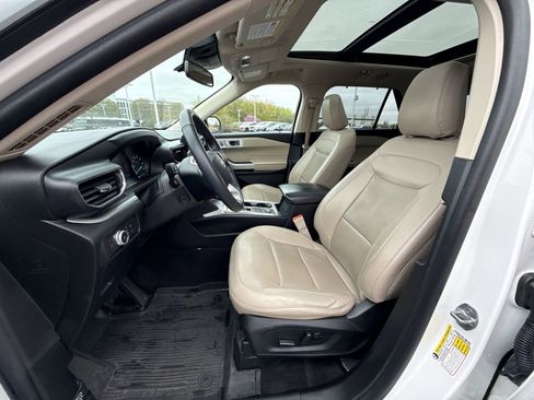 Used 2021 Ford Explorer Limited w/ Equipment Group 301A AWD/4WD image 12