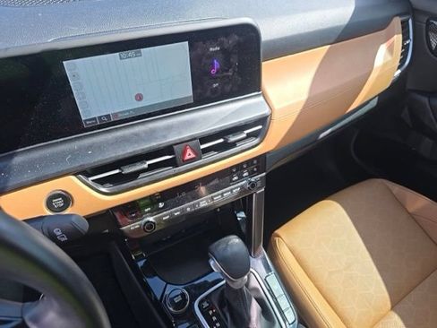Certified 2025 Kia Seltos EX w/ EX Sunroof Package FWD image 10