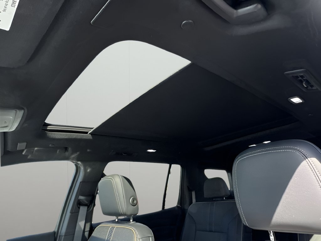 Used 2026 Chevrolet Traverse High Country FWD image 19