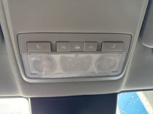 Used 2022 Chevrolet Trax LT w/ LT Convenience Package image 27