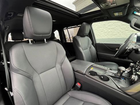 Used 2025 Lexus LX 600 4WD w/ Luxury Package image 42