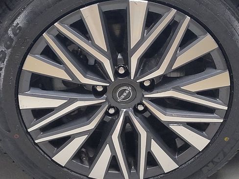 Used 2024 Nissan Altima 2.5 SV FWD image 31