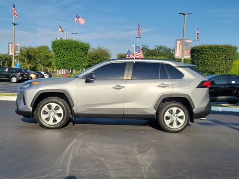 Used 2020 Toyota RAV4 LE FWD image 7