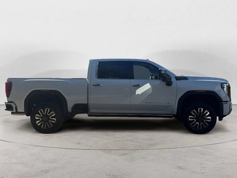 Used 2026 GMC Sierra 3500 Denali Ultimate AWD/4WD image 4