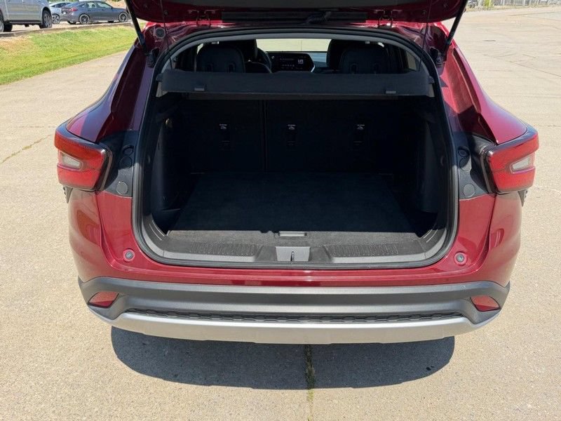 Used 2025 Chevrolet Trax LT FWD image 5