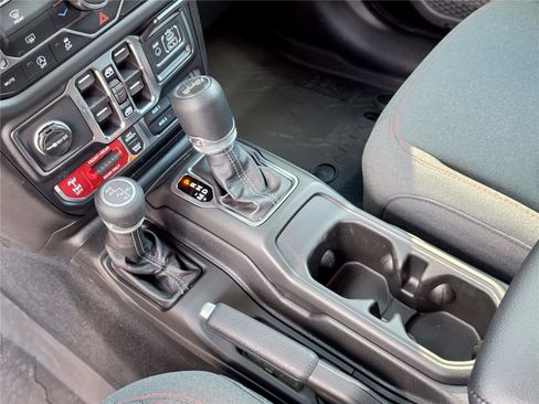 New 2026 Jeep Wrangler Unlimited Rubicon AWD/4WD image 31