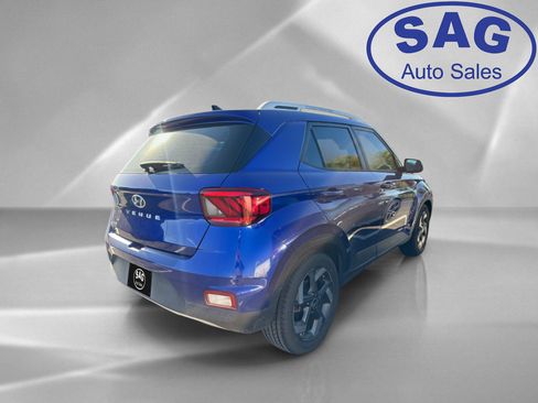 Used 2022 Hyundai Venue SEL FWD image 3