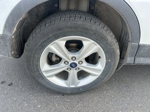 Used 2015 Ford Escape SE image 10