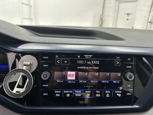 Used 2023 Volkswagen Taos SE w/ Panoramic Sunroof Package FWD image 19
