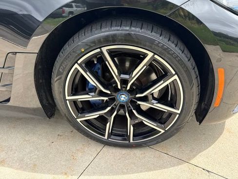 Used 2022 BMW i4 eDrive40 w/ M Sport Package RWD image 9
