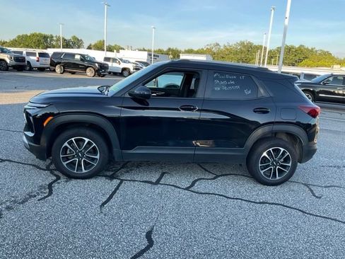 Used 2025 Chevrolet TrailBlazer LT AWD/4WD image 4