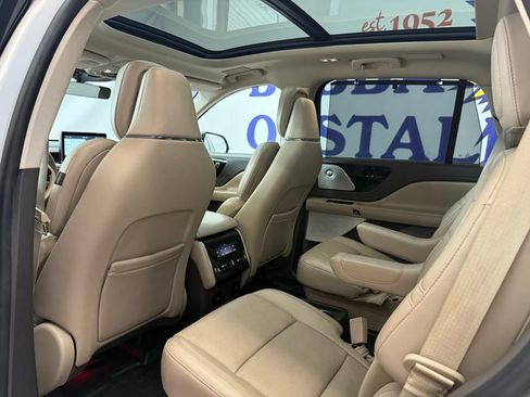 Used 2022 Lincoln Aviator Reserve w/ Equipment Group 201A image 16