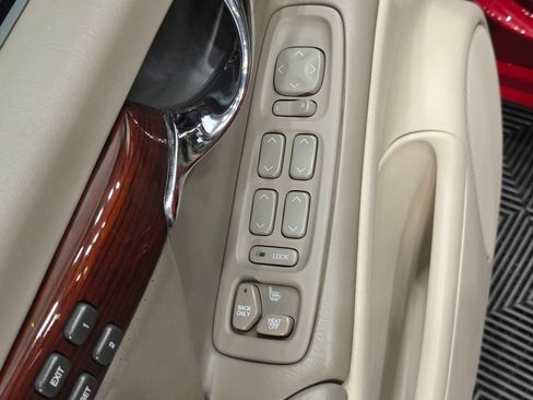 Used 2003 Cadillac De Ville DTS w/ Premium Luxury Package FWD image 32
