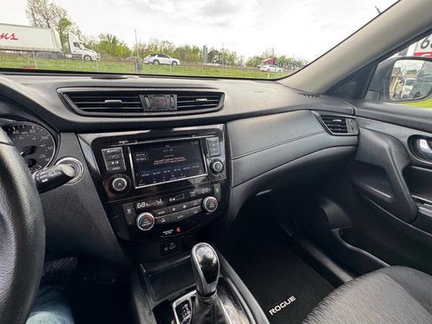 Used 2020 Nissan Rogue SV image 13