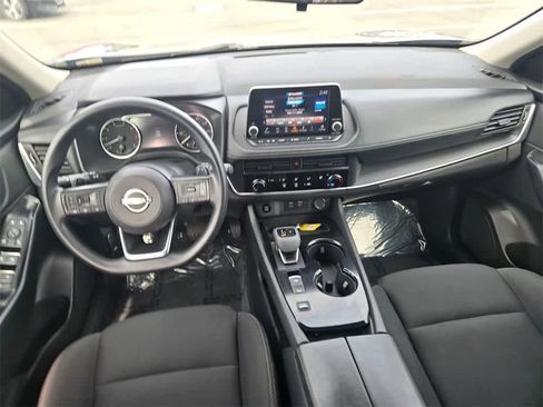 Used 2024 Nissan Rogue S image 9