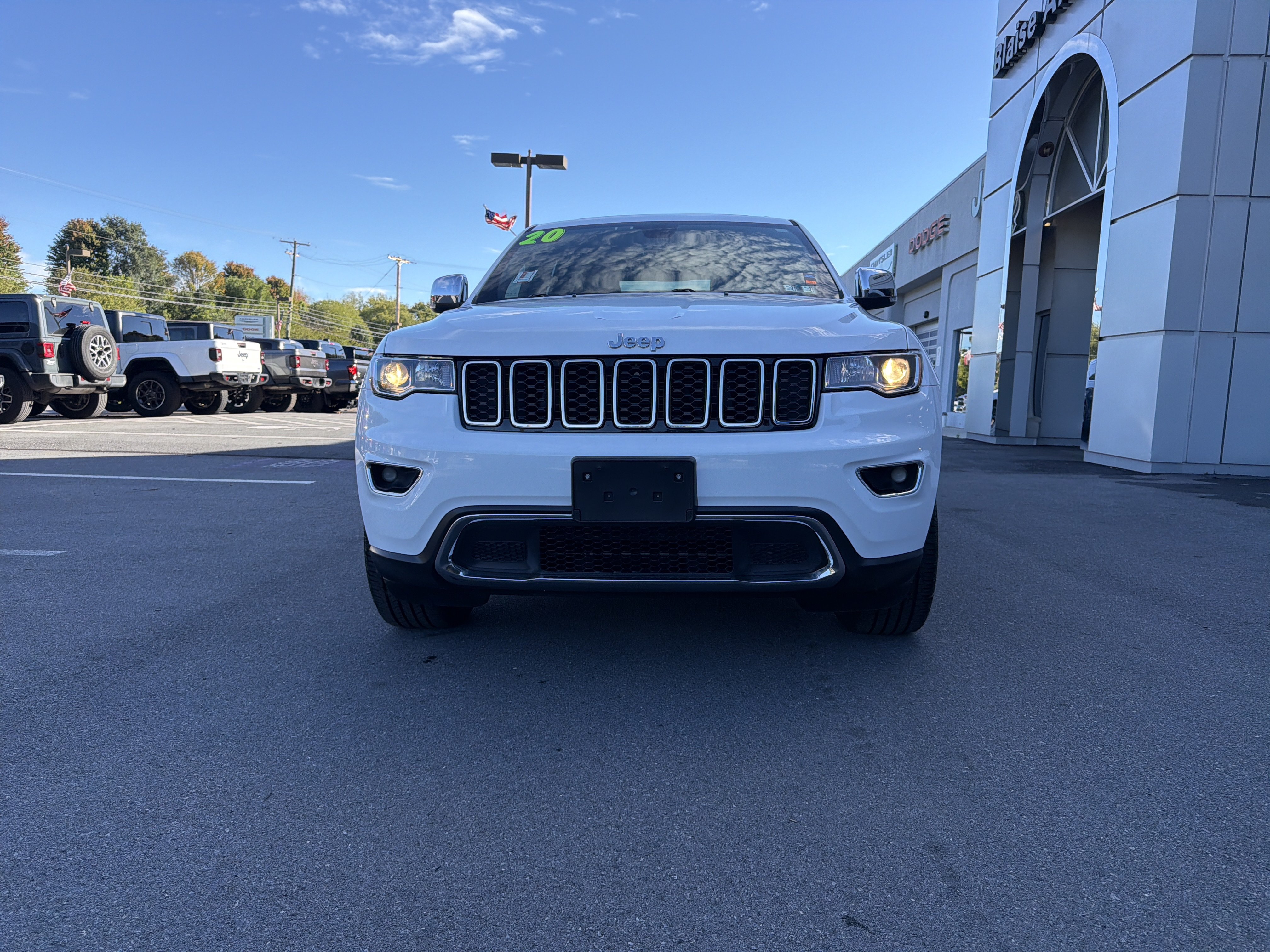 Used 2020 Jeep Grand Cherokee Limited AWD/4WD image 9