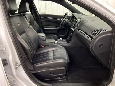 Used 2019 Chrysler 300 S image 21