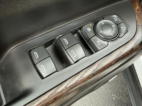 Used 2023 GMC Acadia Denali image 15