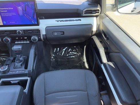 Used 2024 Toyota Tacoma TRD Off-Road image 15