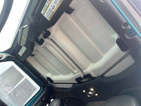 Used 2019 Jeep Wrangler Unlimited Sahara AWD/4WD image 16