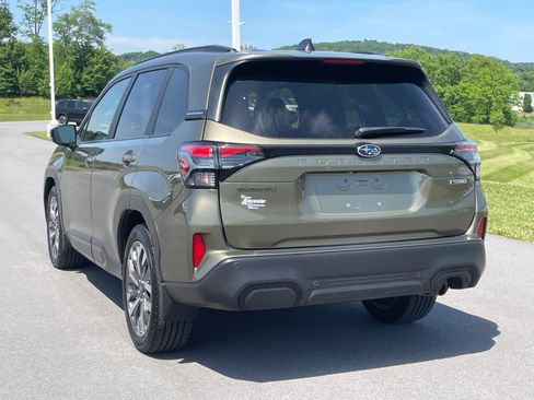 Certified 2025 Subaru Forester Touring AWD/4WD image 6