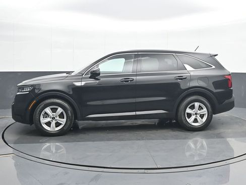 Used 2023 Kia Sorento LX image 3
