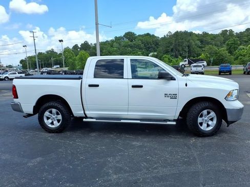 Used 2022 RAM 1500 Classic SLT AWD/4WD image 2