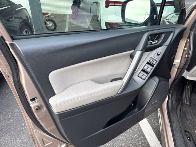 Used 2016 Subaru Forester 2.5i Touring w/ Eyesight & Navigation System AWD/4WD image 5