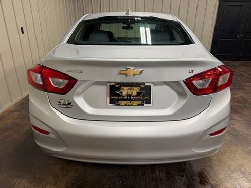 Used 2018 Chevrolet Cruze LT image 9