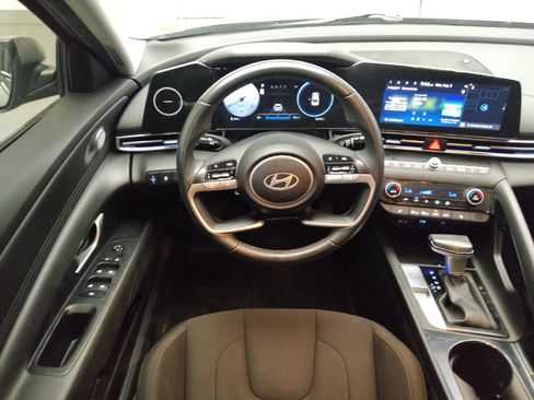 Used 2024 Hyundai Elantra SEL w/ Convenience Package FWD image 22