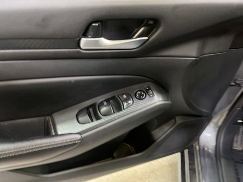 Used 2024 Nissan Altima 2.5 SV FWD image 13