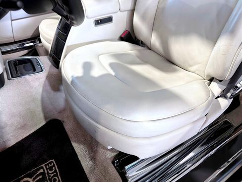 Used 2012 Rolls-Royce Phantom Drophead Coupe image 36